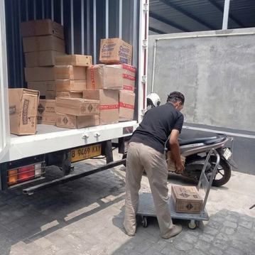 Dokumentasi pengiriman kargo PT Dua Sukses Logistik 4